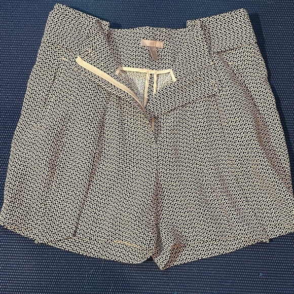 H&M polyester dress shorts, size 8. Never worn! - Picture 3 of 5